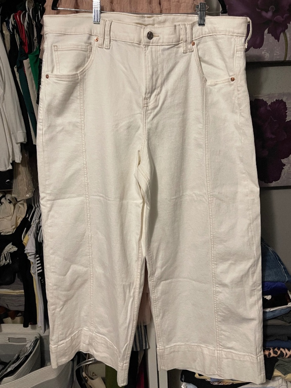 GAP White Jeans with Brown Threading Size 20